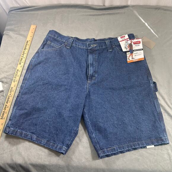 Wrangler Carpenter Jean shorts Men's size 36 NWT - Picture 1 of 5